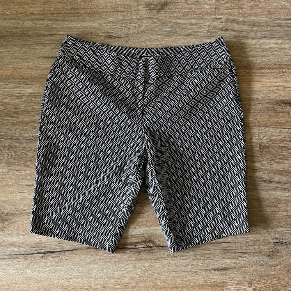 Worthington Black and White Bermuda Shorts Size 16